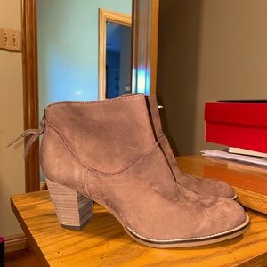 Brown heeled boot